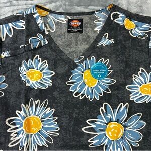 NWT Dickies Medical Sunflower Doodle EDS Print V-Neck Scrub Top Size XXL DK616